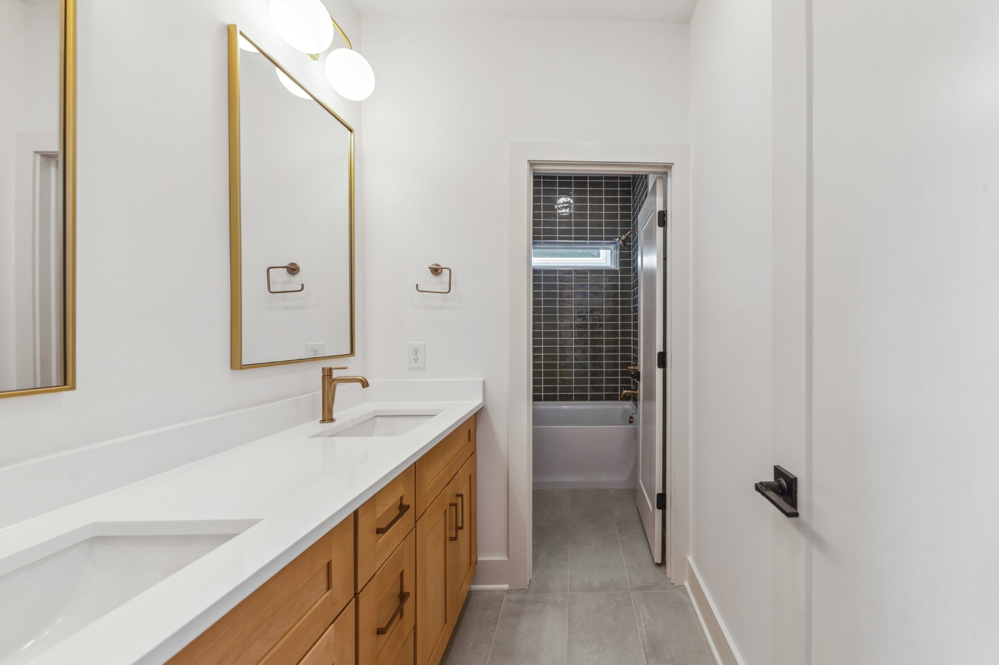 2706A Bronte Ave