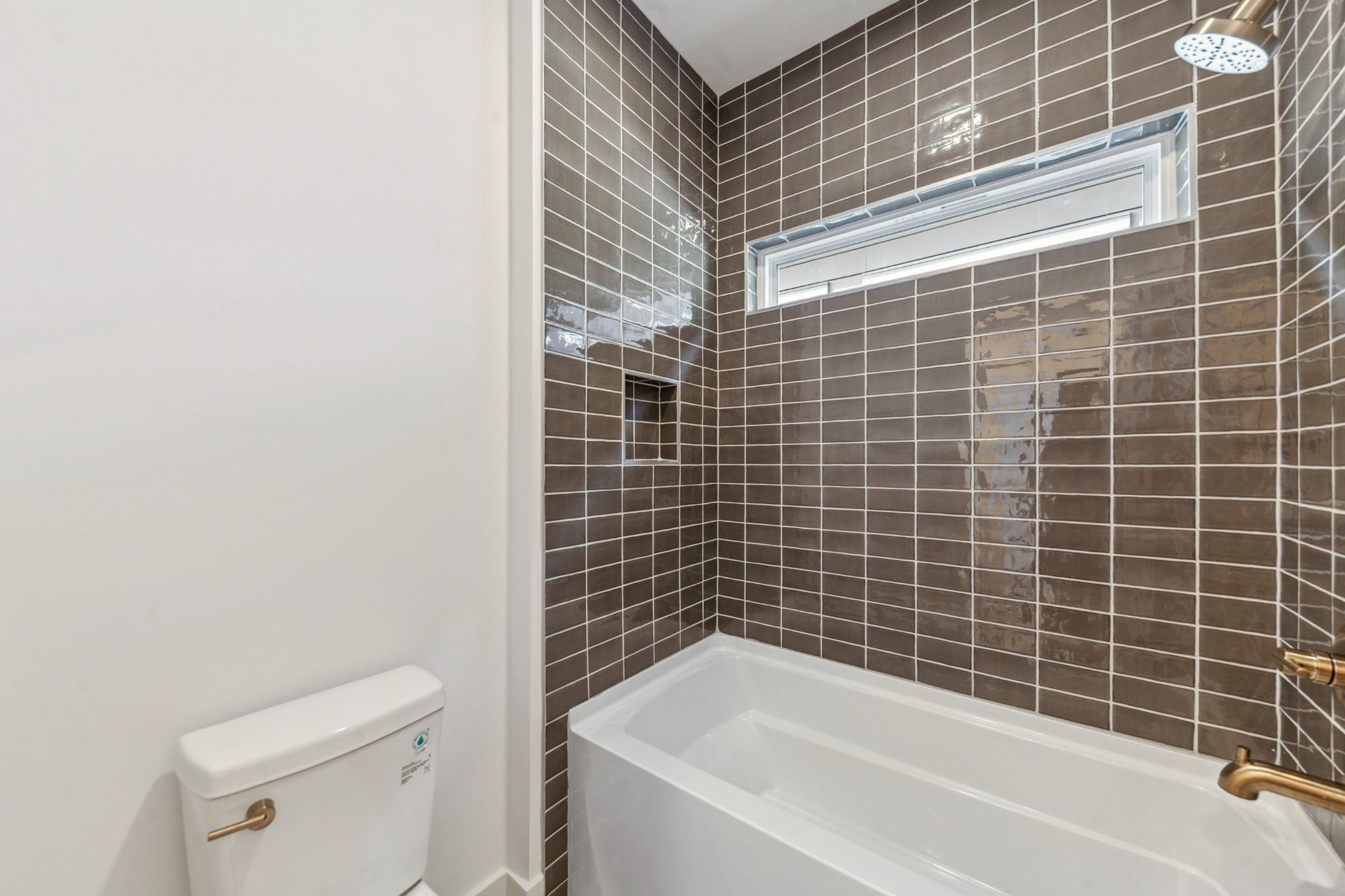 2706A Bronte Ave