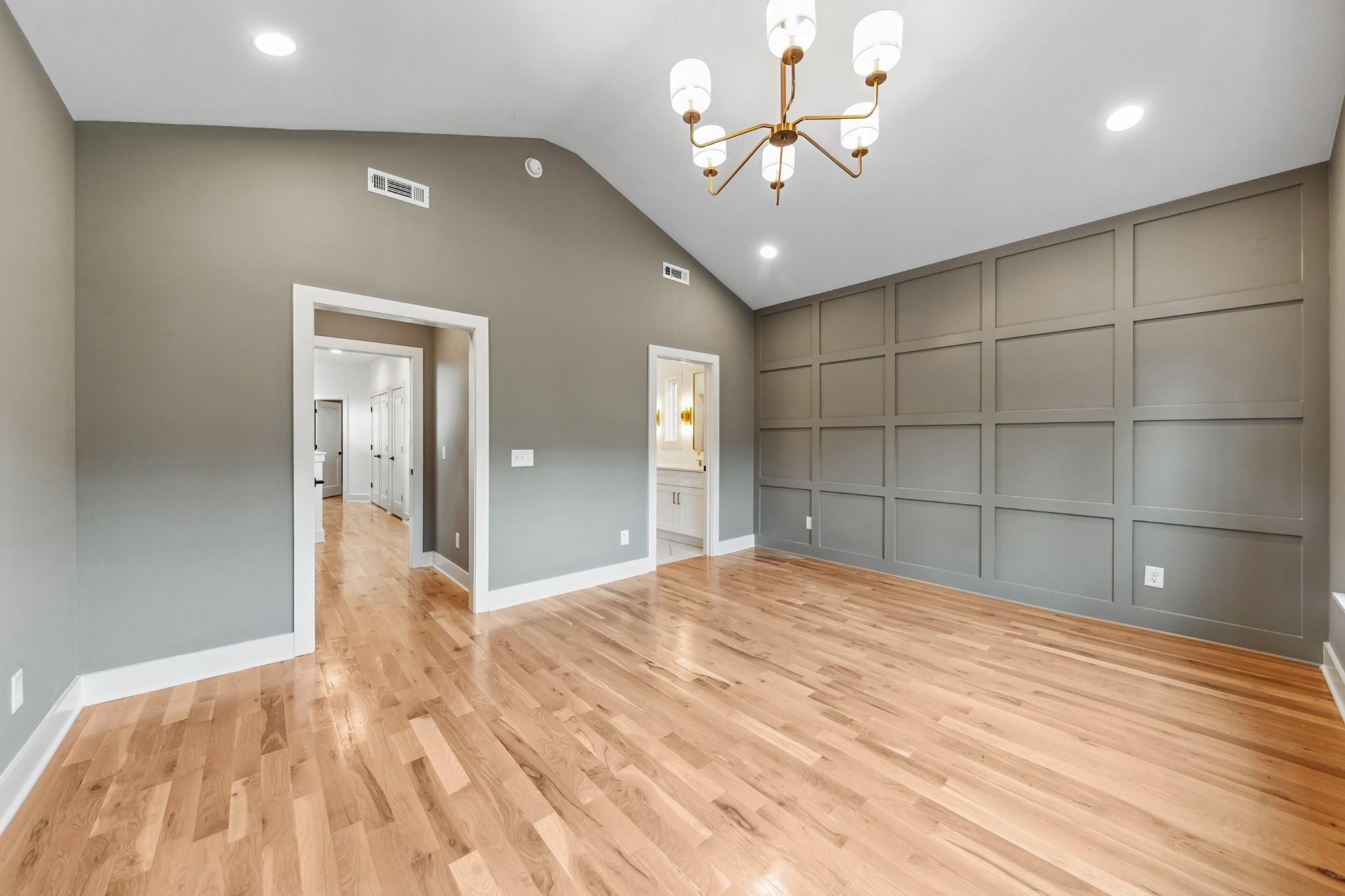 2706A Bronte Ave