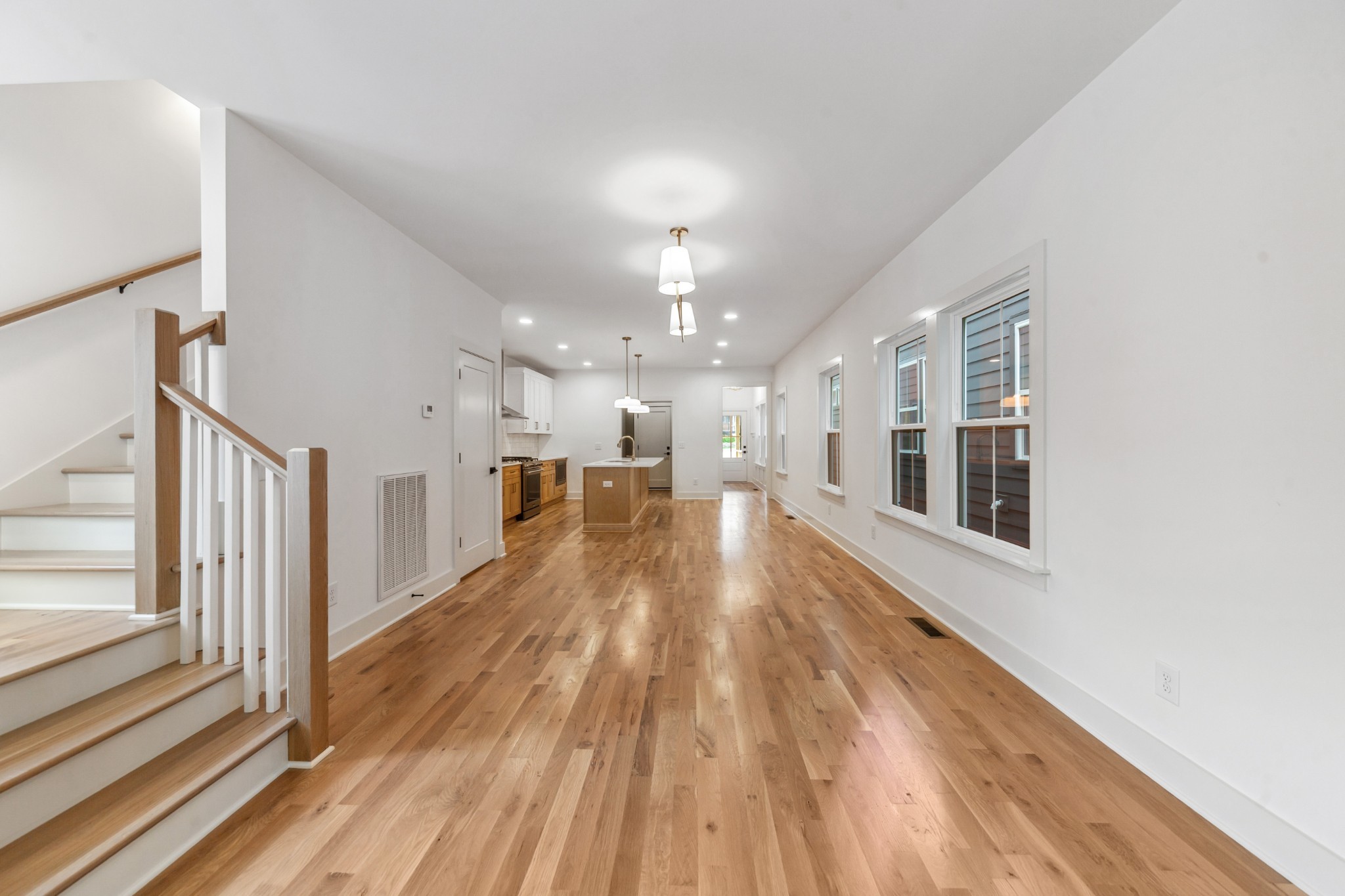 2706A Bronte Ave