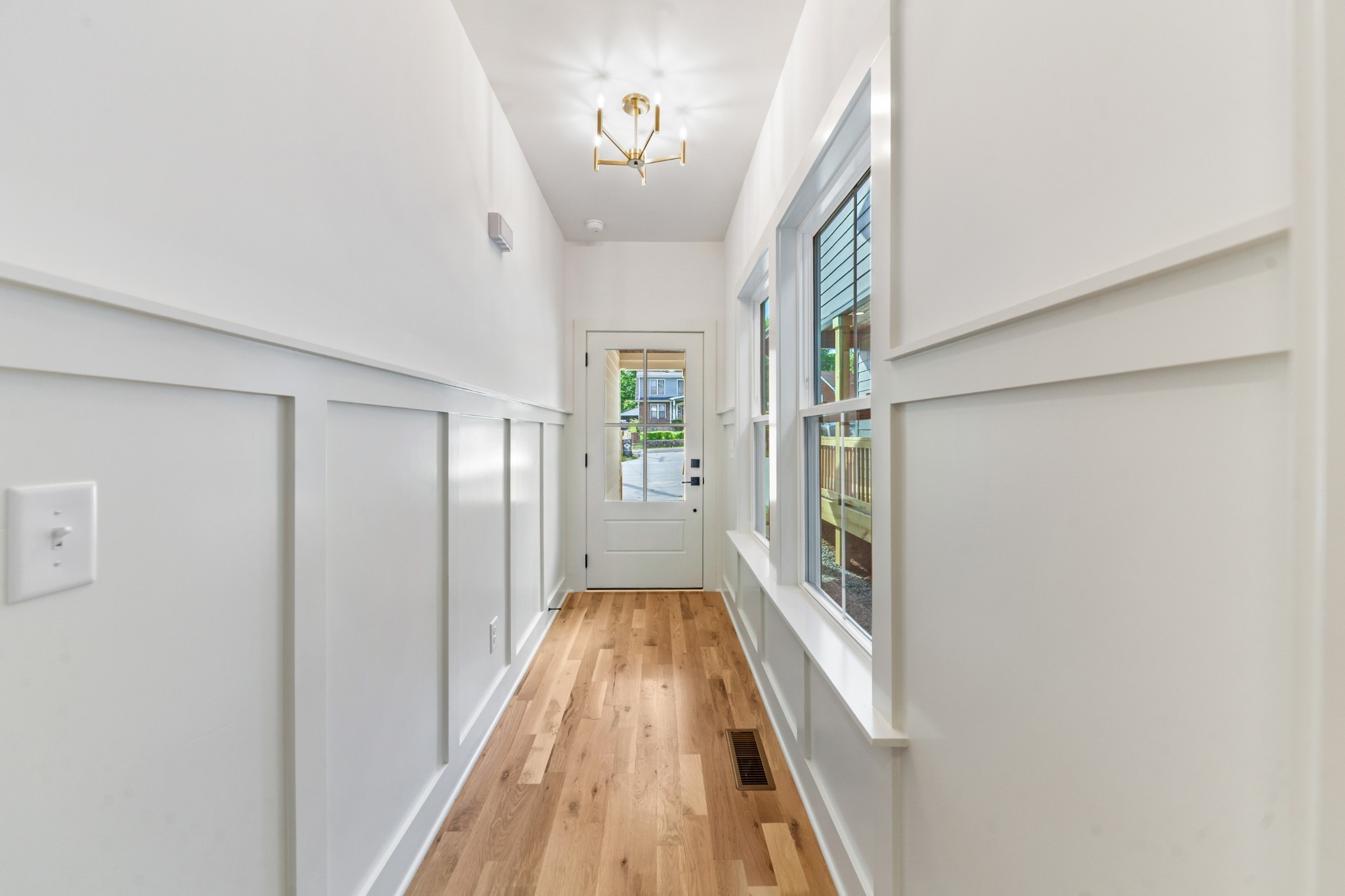 2706A Bronte Ave