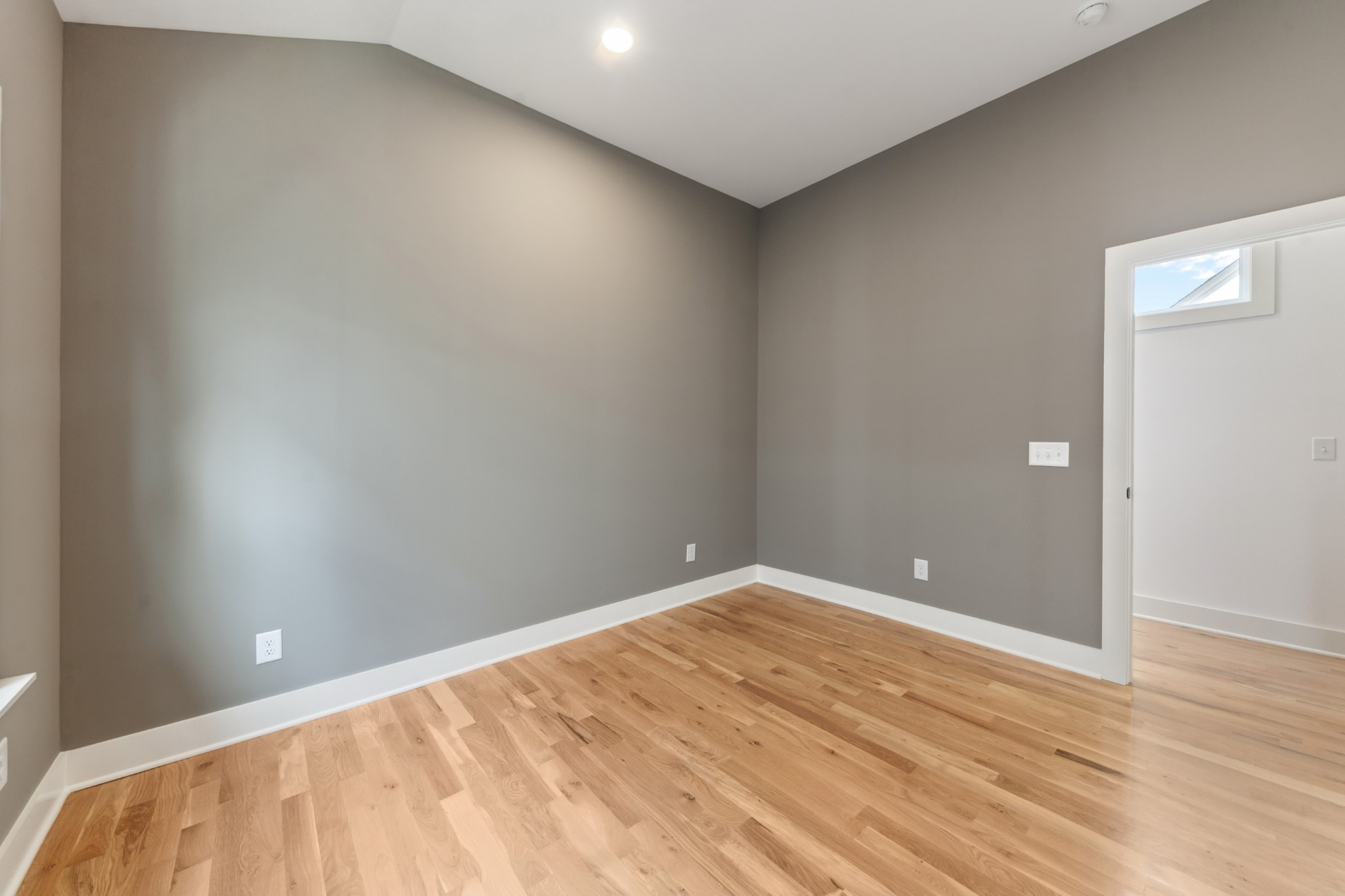 2706A Bronte Ave