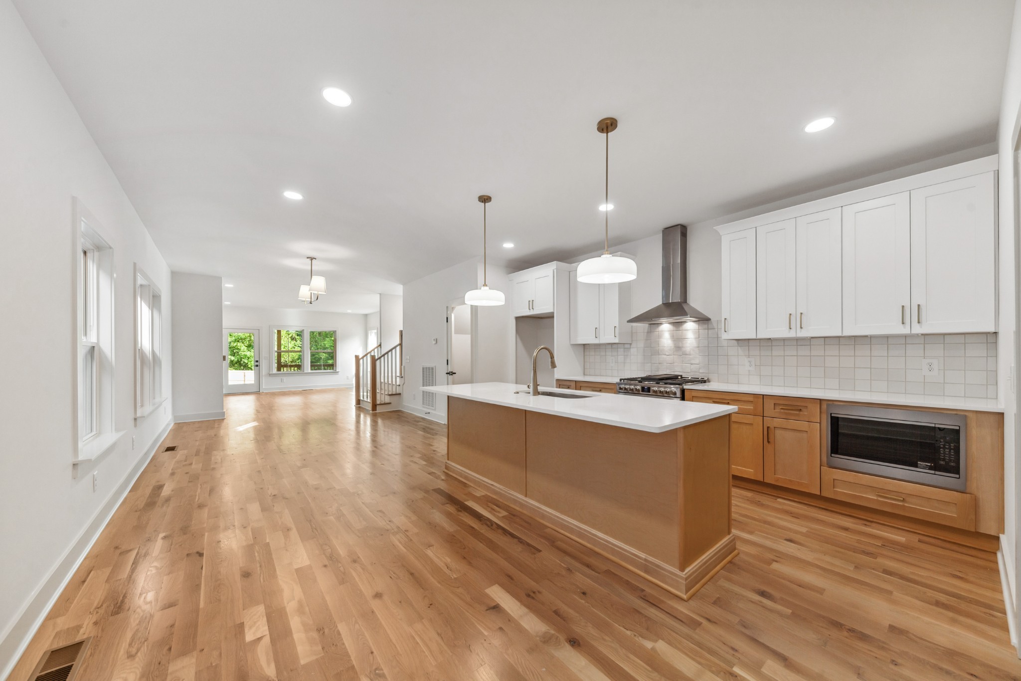 2706A Bronte Ave