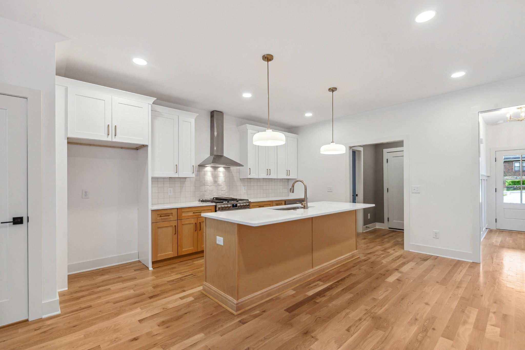 2706A Bronte Ave
