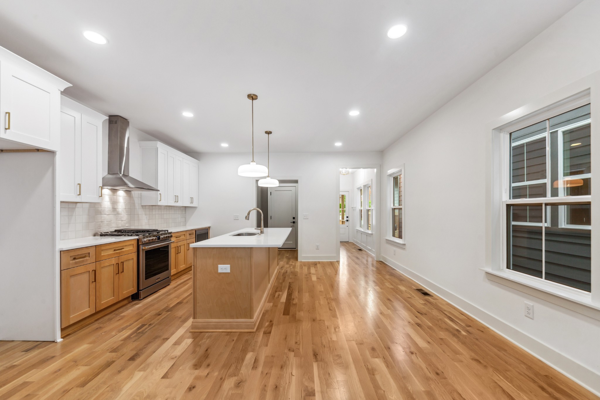 2706A Bronte Ave