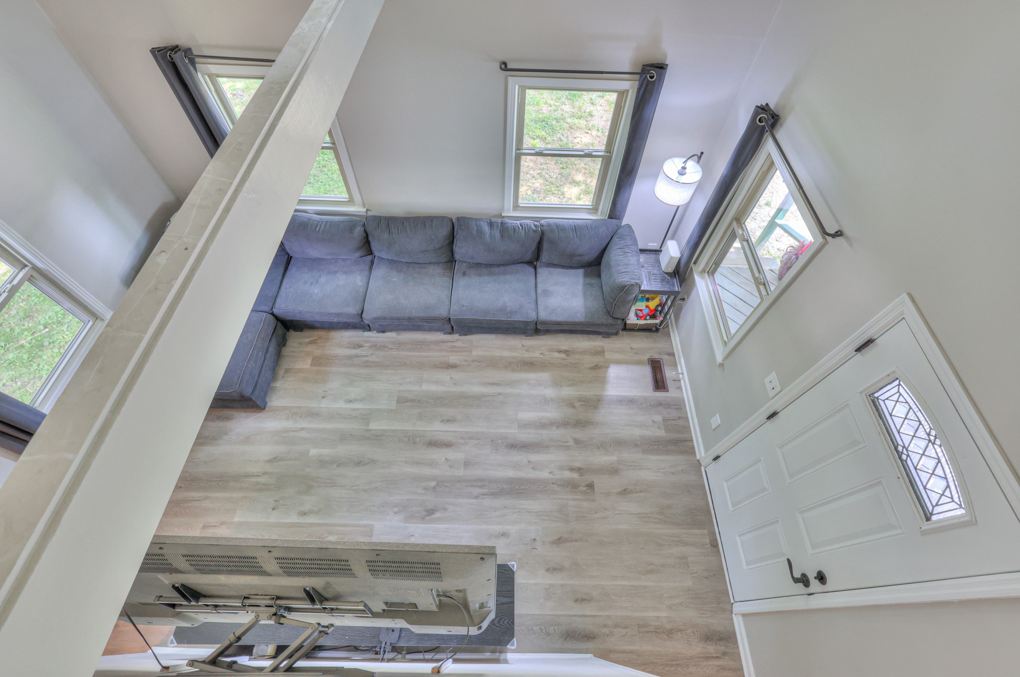 121 Rainbow Cir