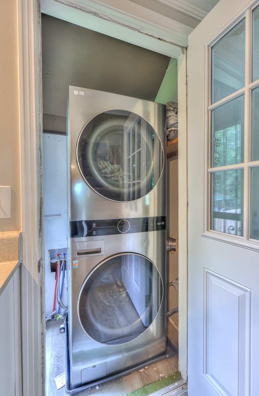 121 Rainbow Cir