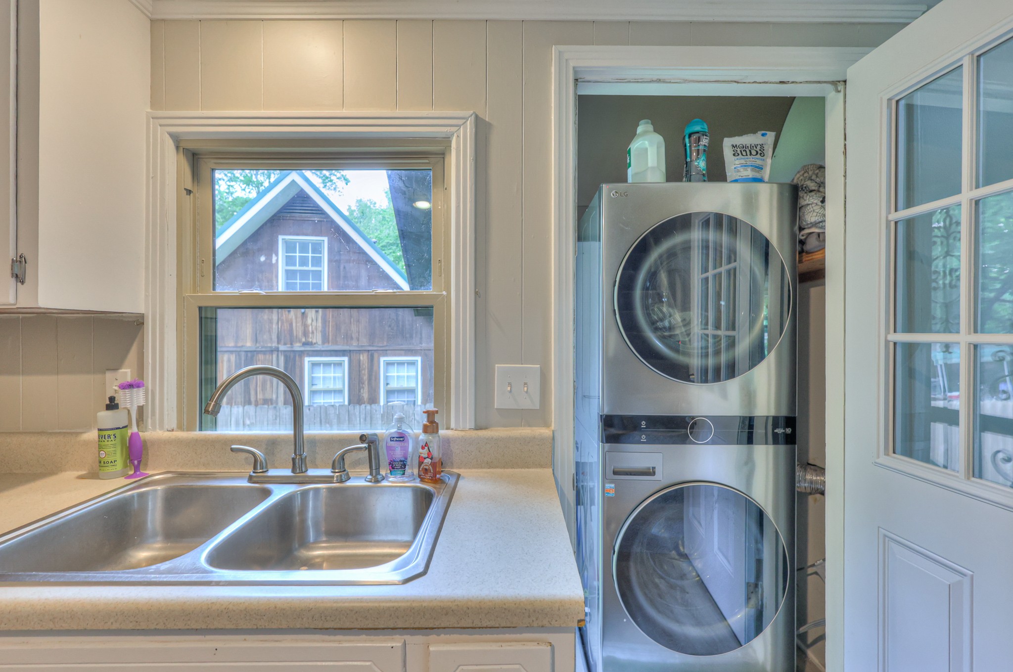 121 Rainbow Cir