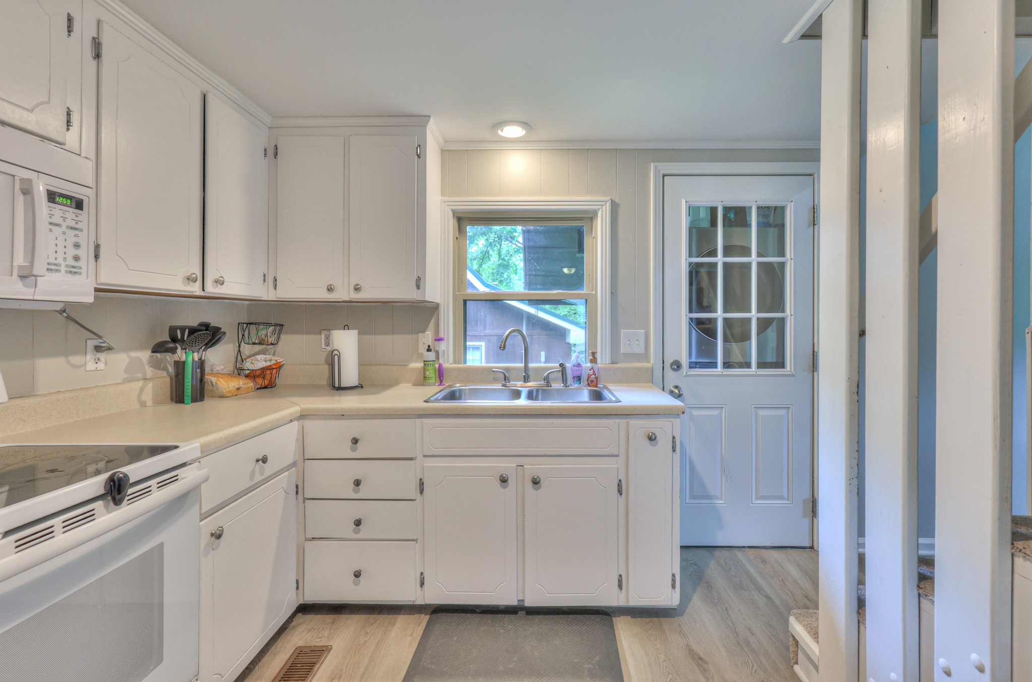 121 Rainbow Cir