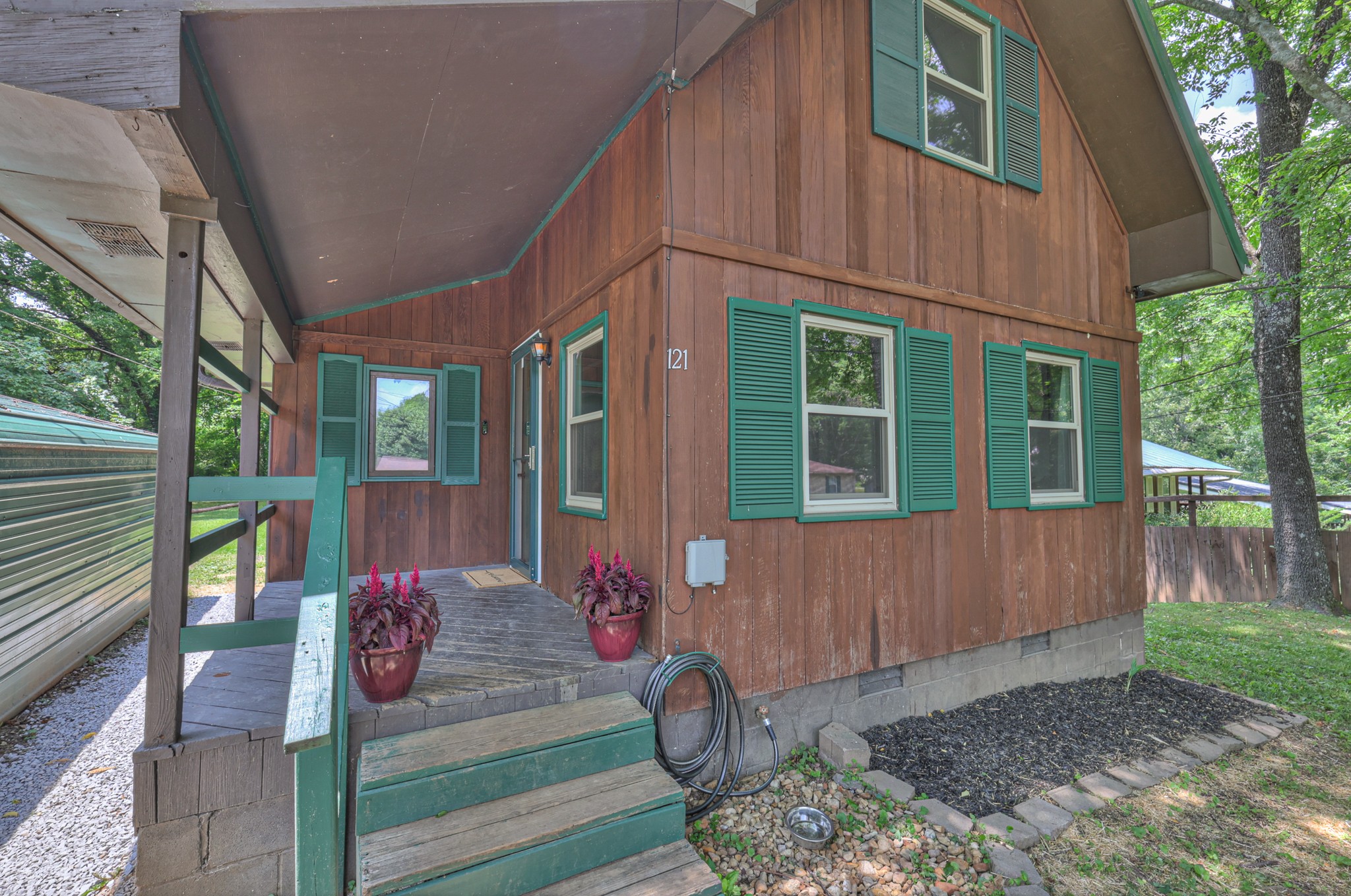 121 Rainbow Cir