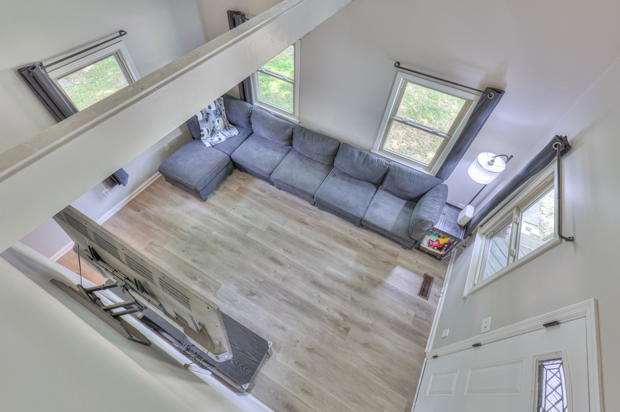 121 Rainbow Cir