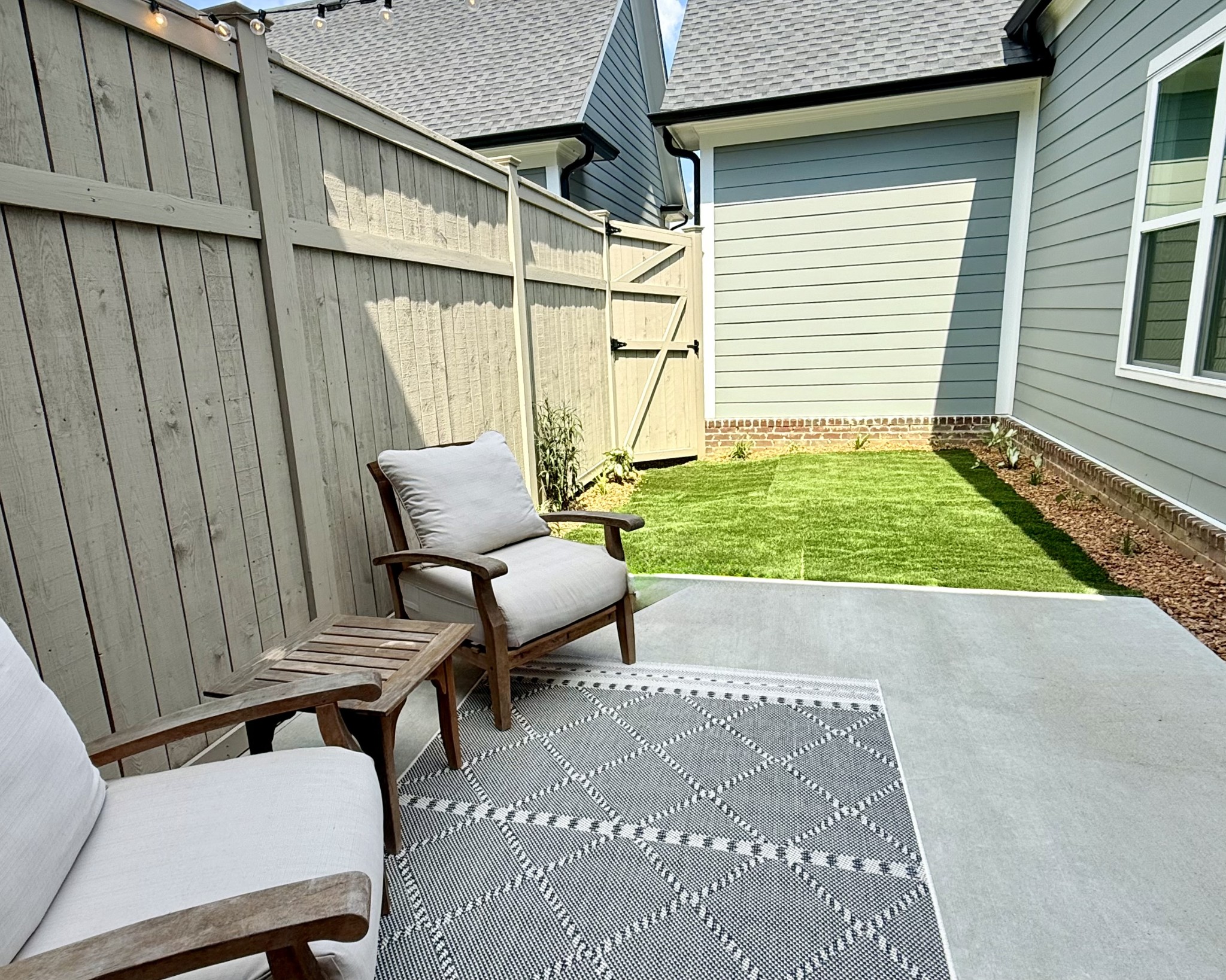 3006 Long Branch Cir