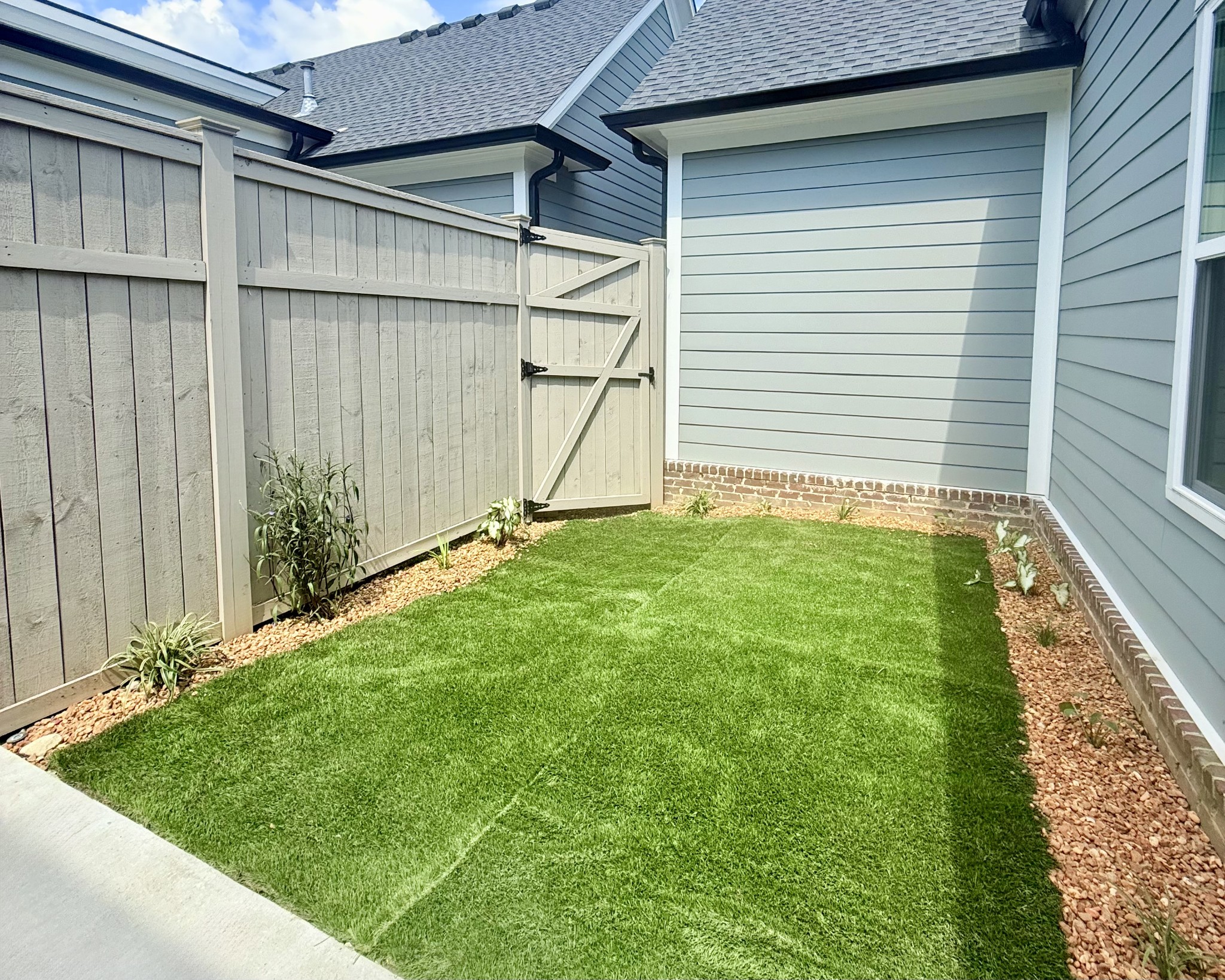 3006 Long Branch Cir