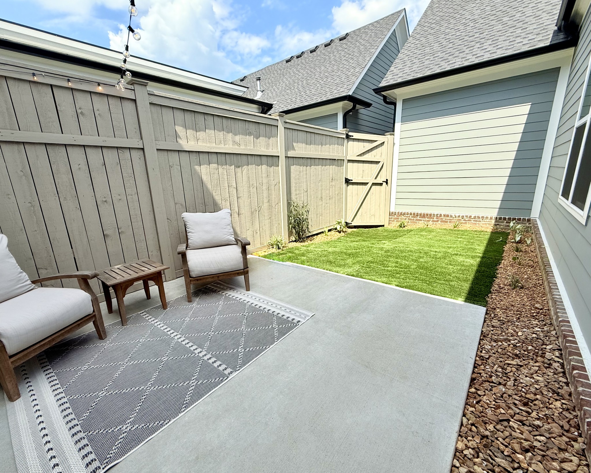 3006 Long Branch Cir