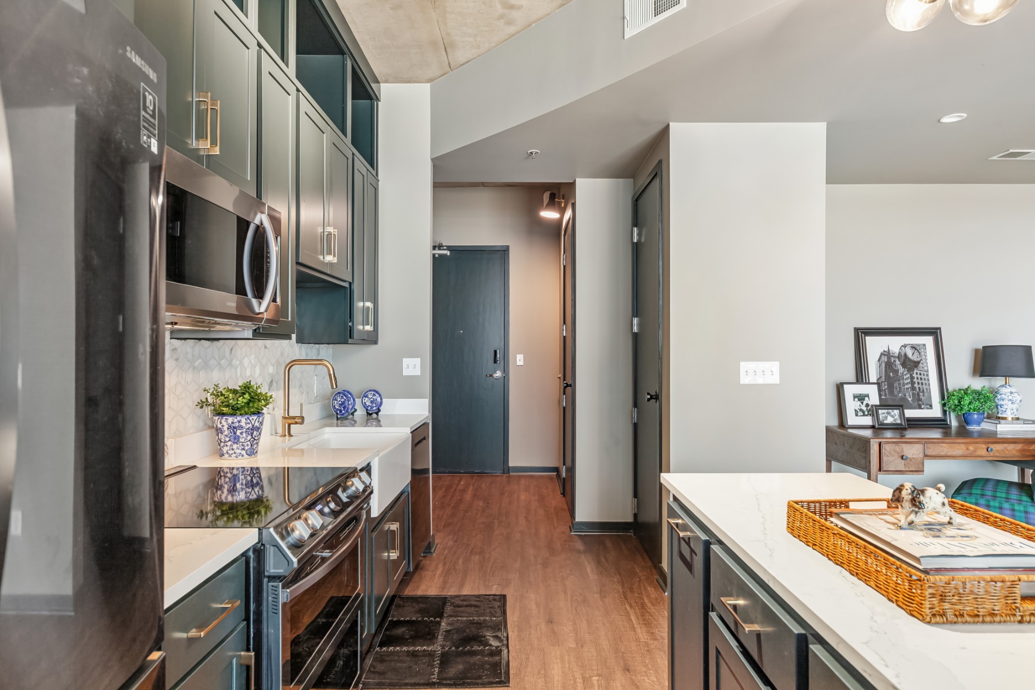 600 12th Ave, S Unit: 902