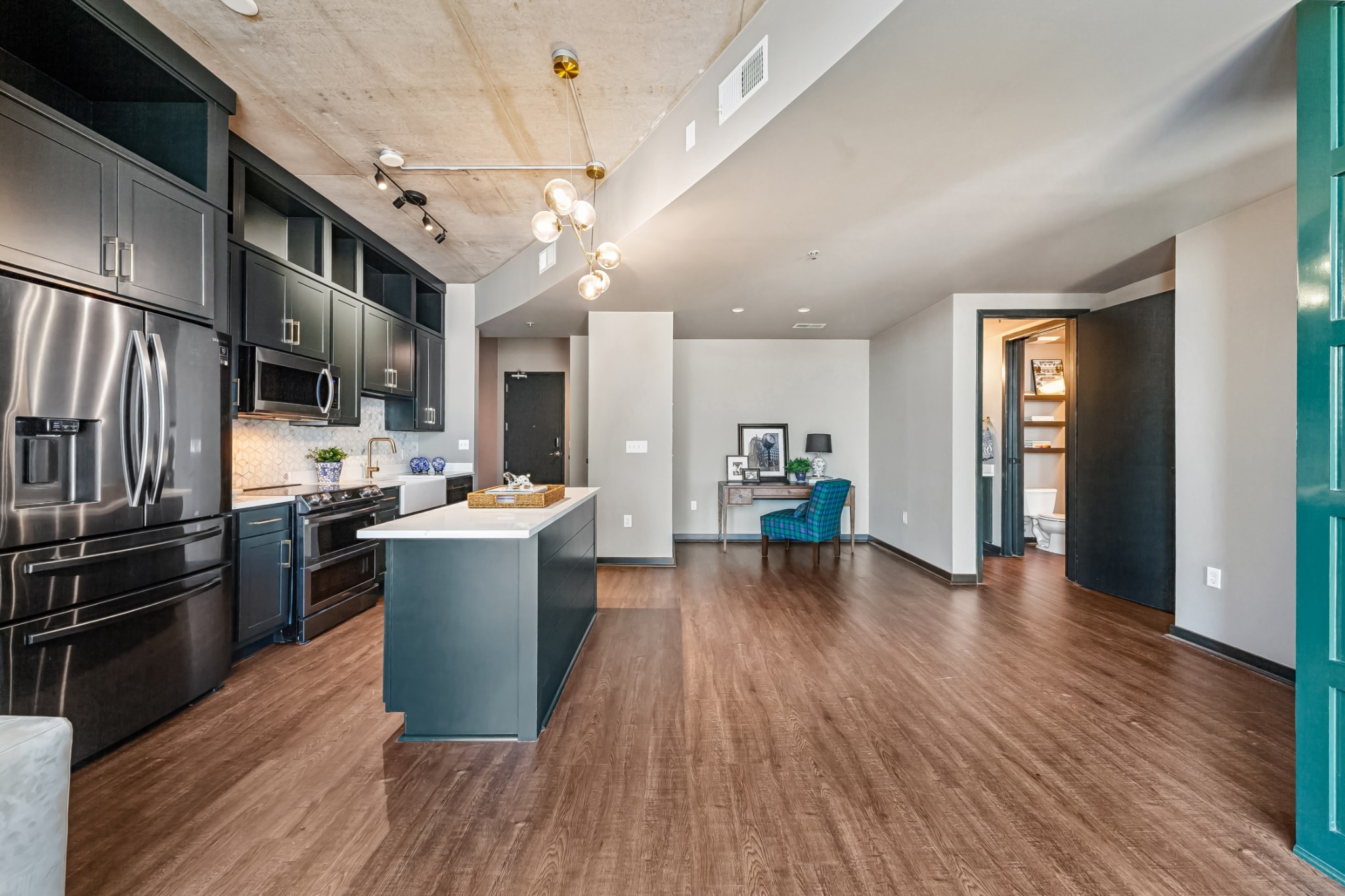 600 12th Ave, S Unit: 902