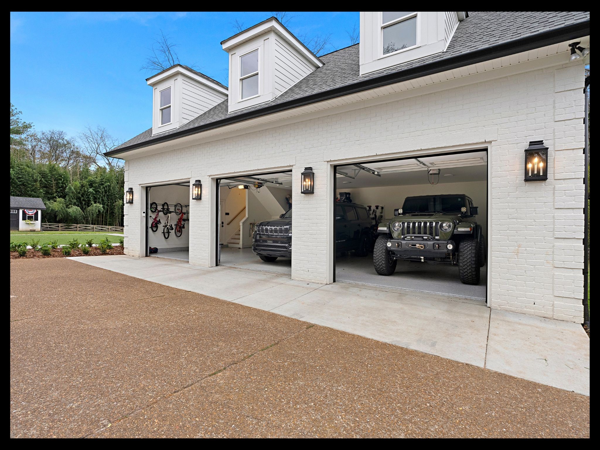 202 Deerfield Ln