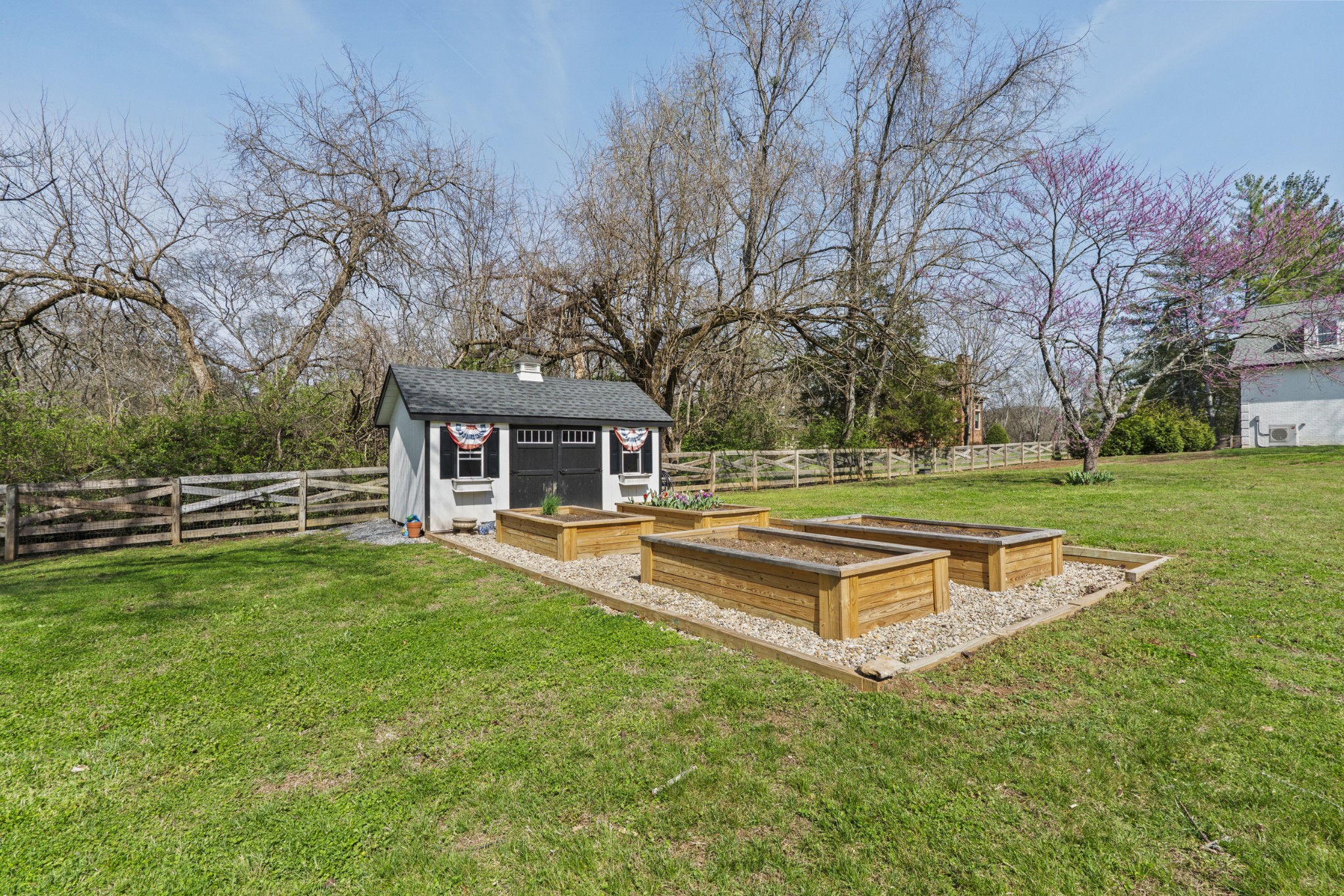 202 Deerfield Ln