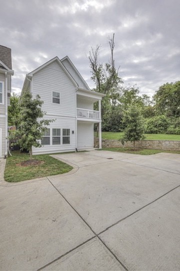 901 Curdwood Blvd
