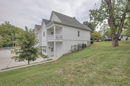 901 Curdwood Blvd