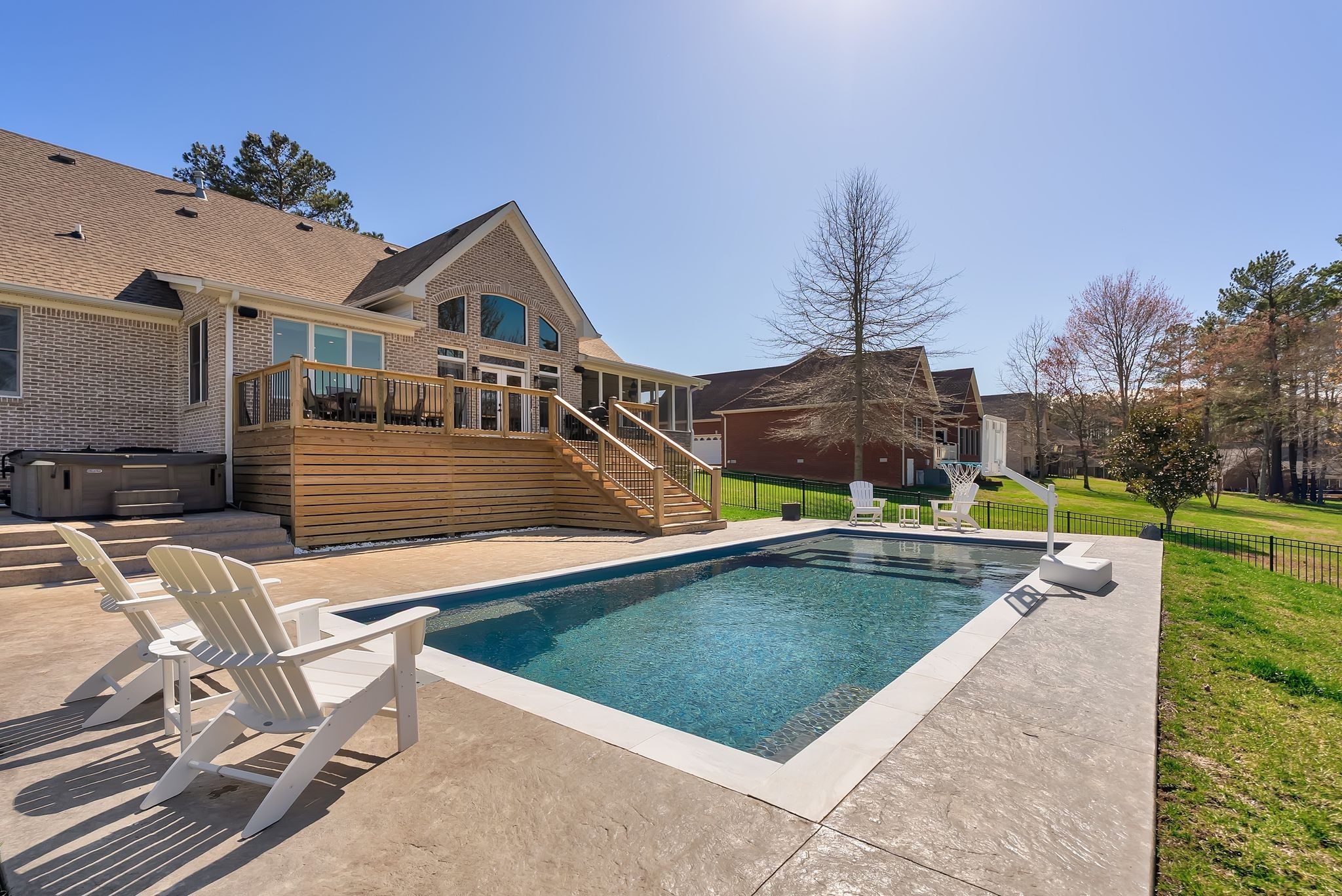 524 Country Club Dr