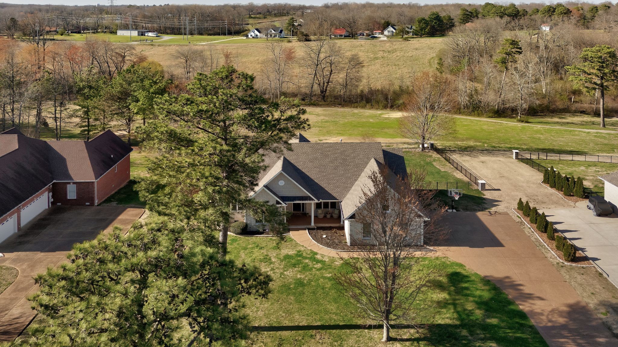 524 Country Club Dr