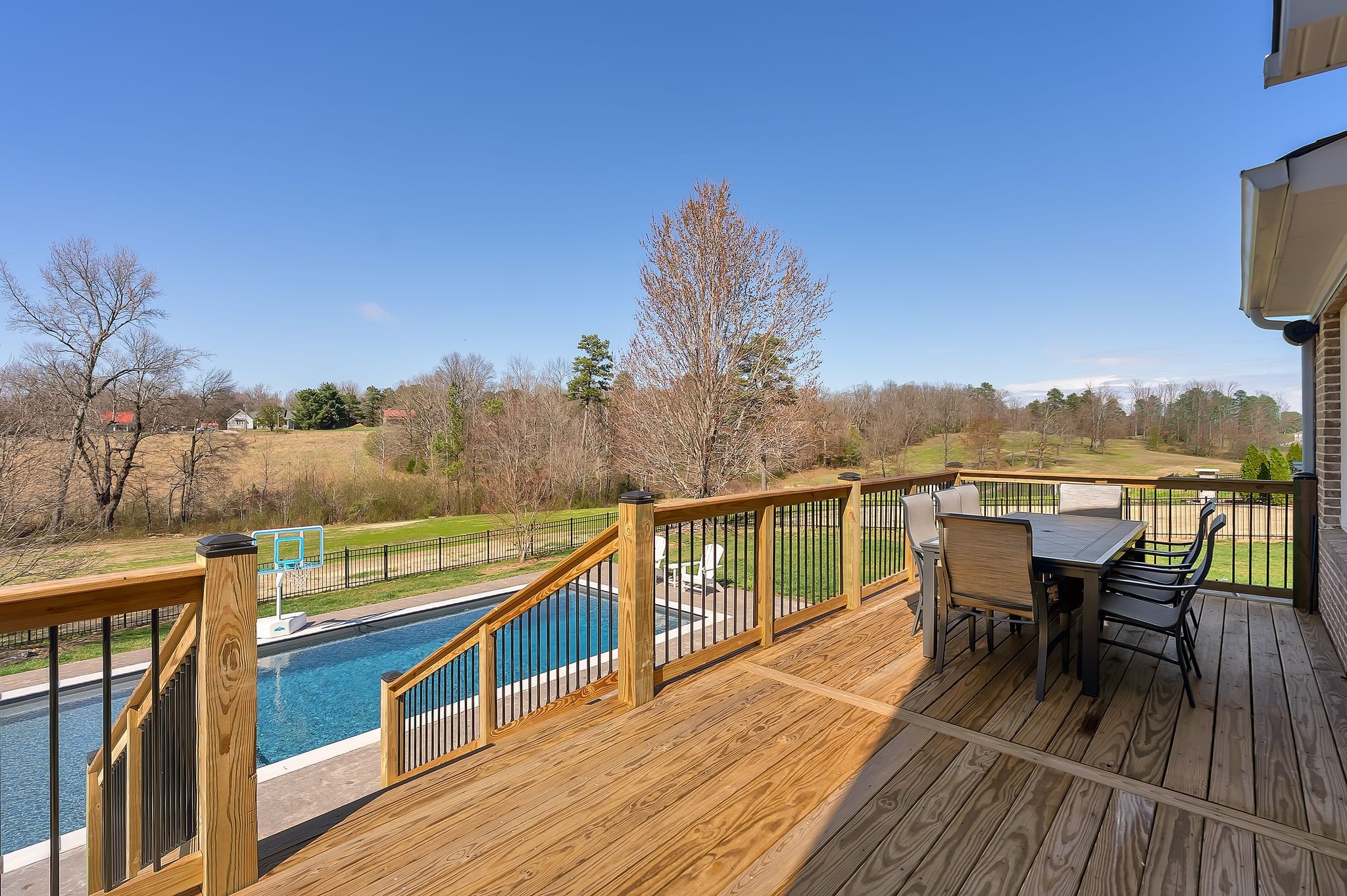 524 Country Club Dr