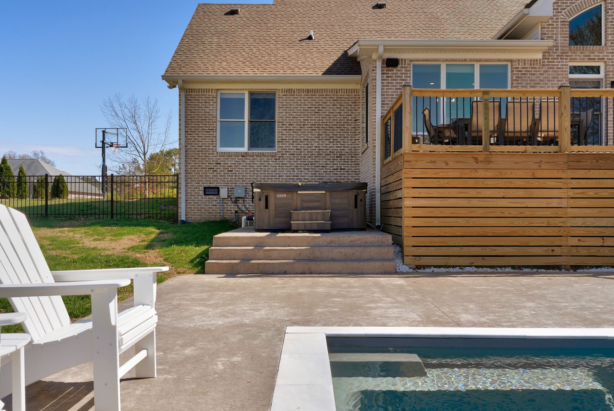 524 Country Club Dr