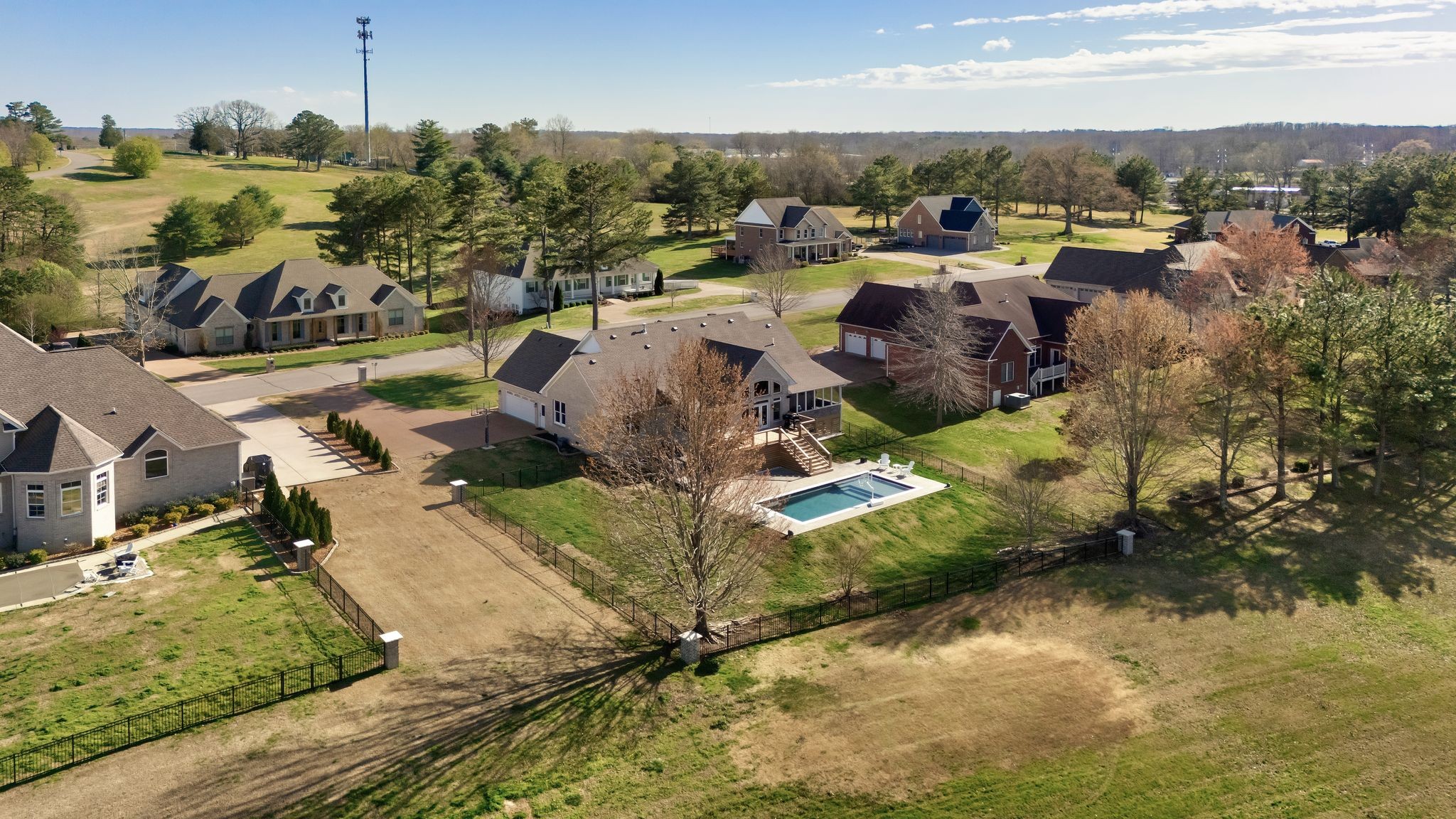 524 Country Club Dr