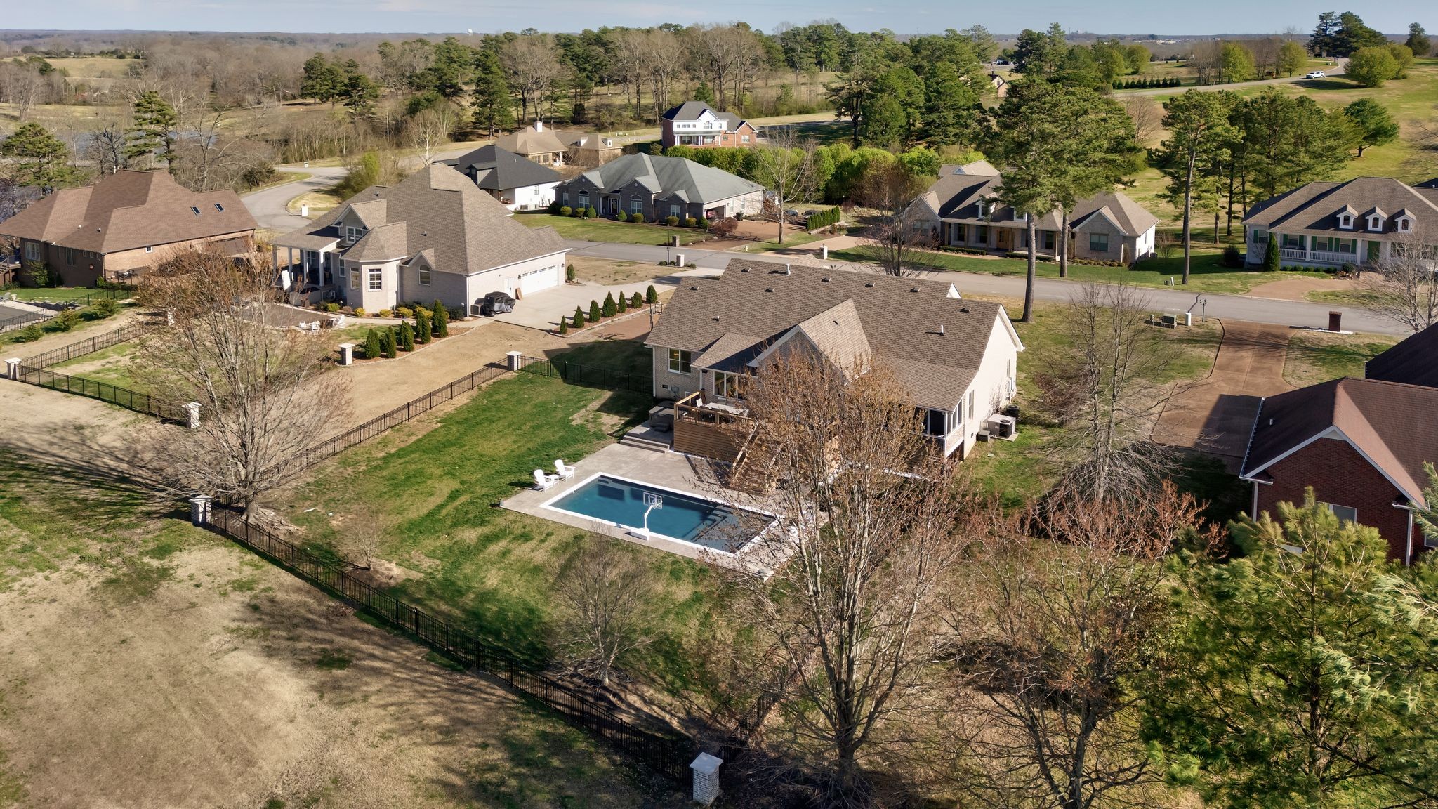 524 Country Club Dr