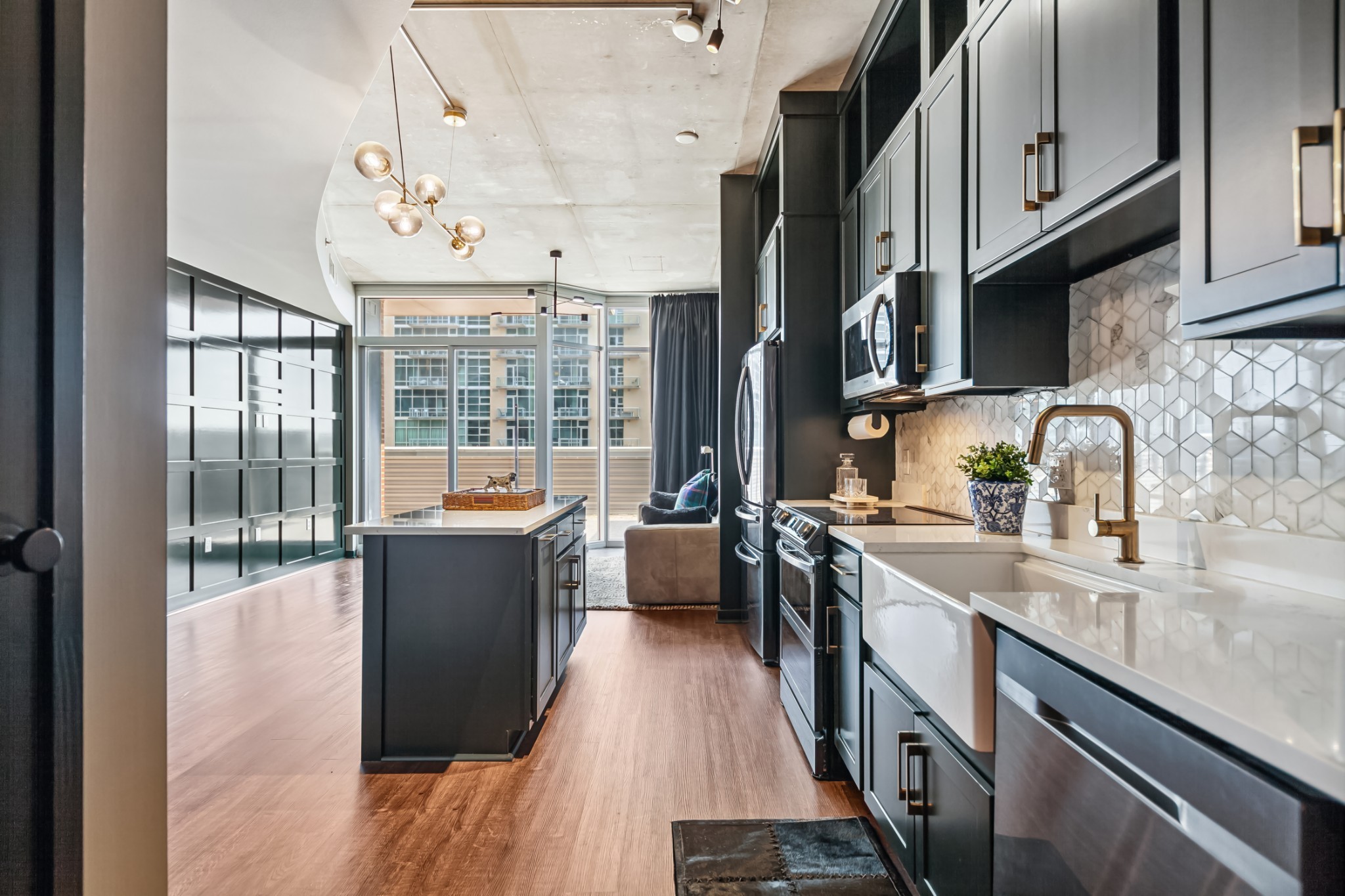 600 12th Ave, S Unit: 902