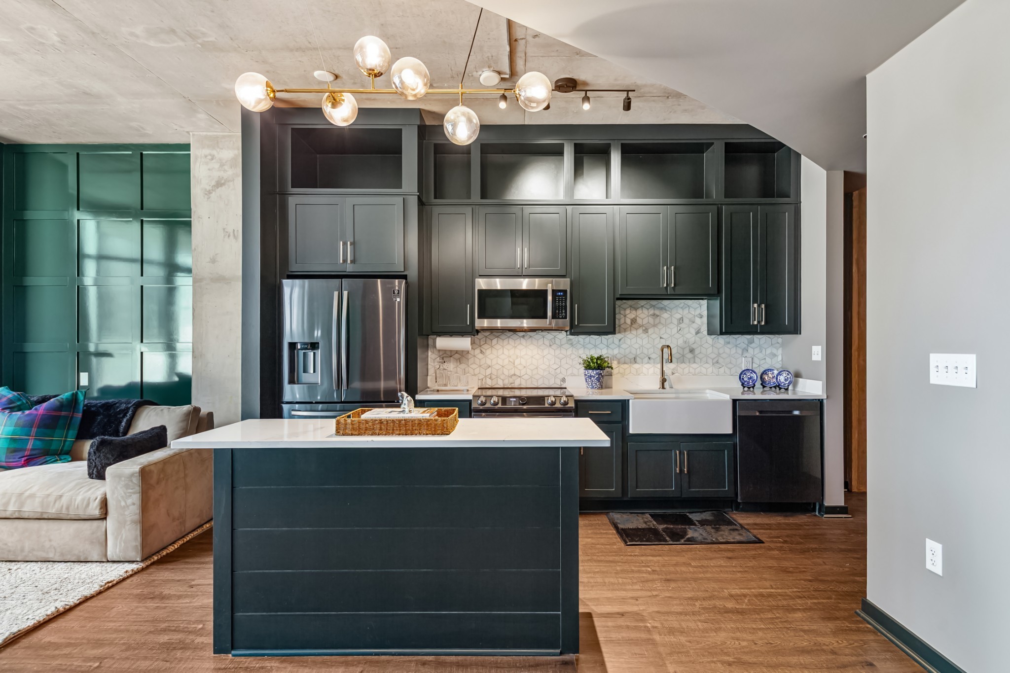 600 12th Ave, S Unit: 902