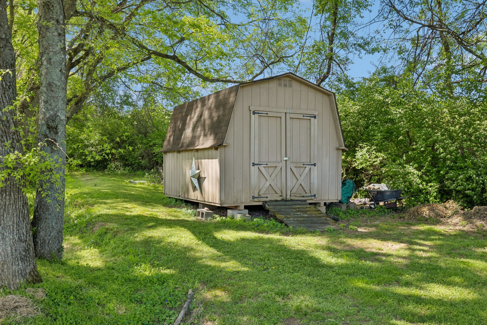 1002 Shannon Ln