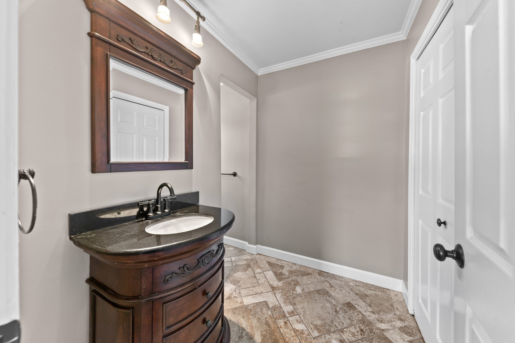 1002 Shannon Ln