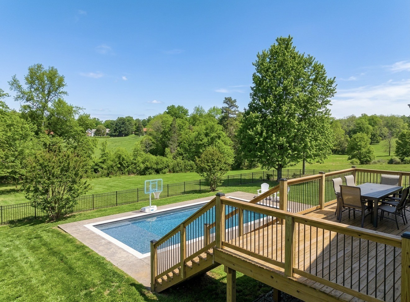 524 Country Club Dr