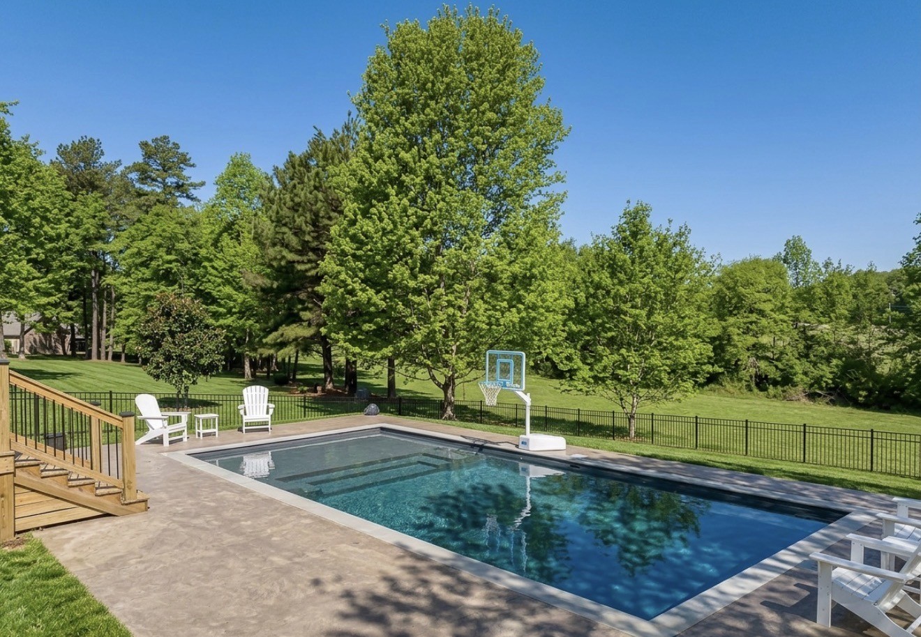 524 Country Club Dr