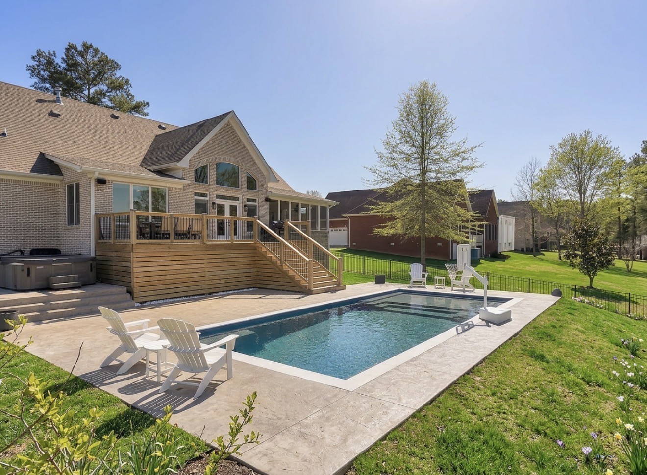 524 Country Club Dr