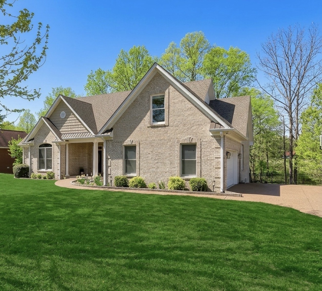 524 Country Club Dr