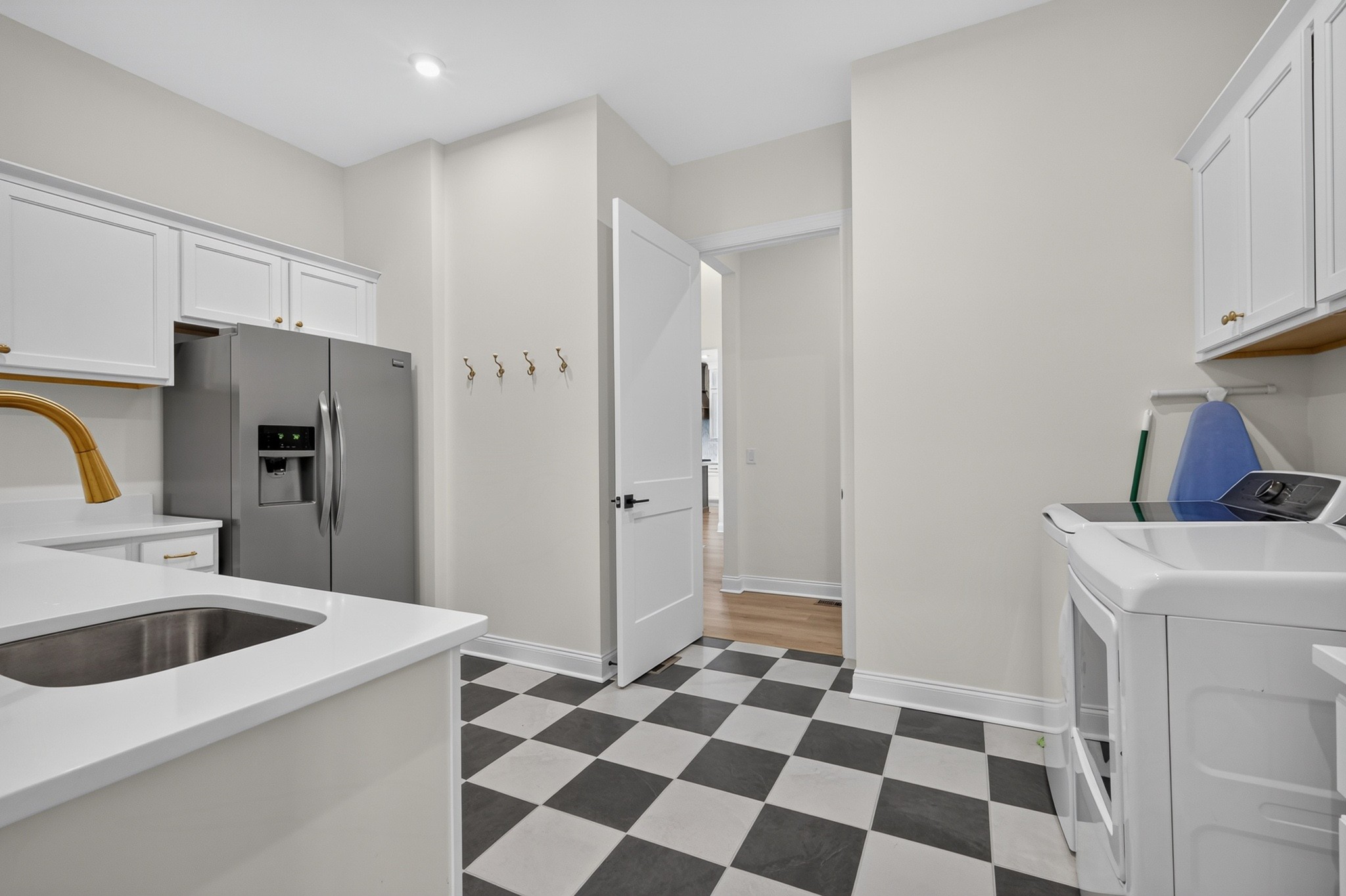 3384 Sarah Bee Ln