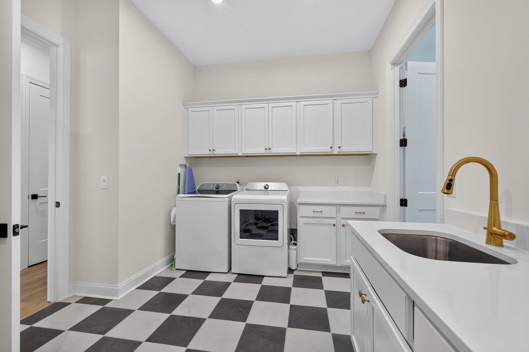 3384 Sarah Bee Ln