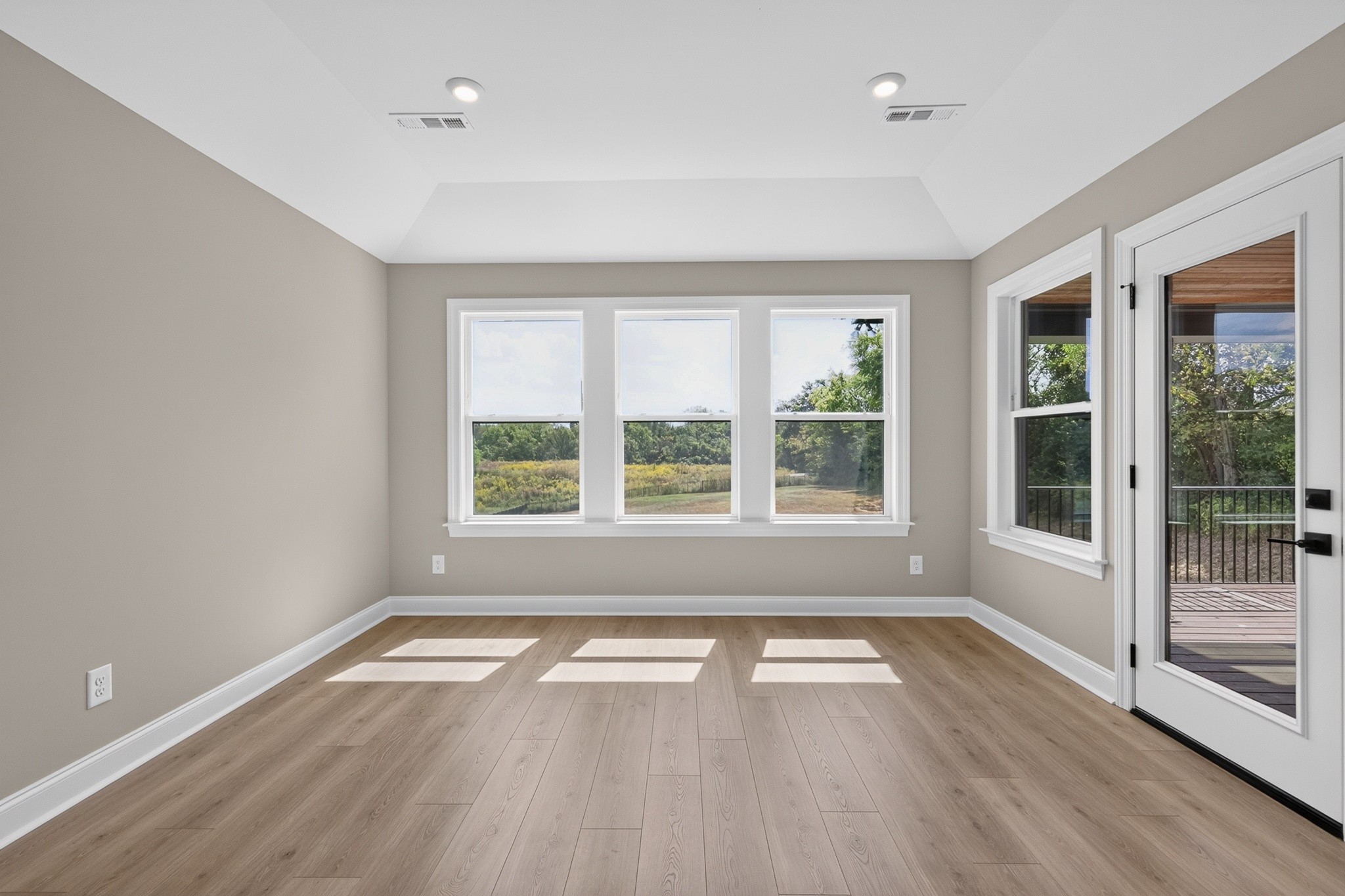 3384 Sarah Bee Ln