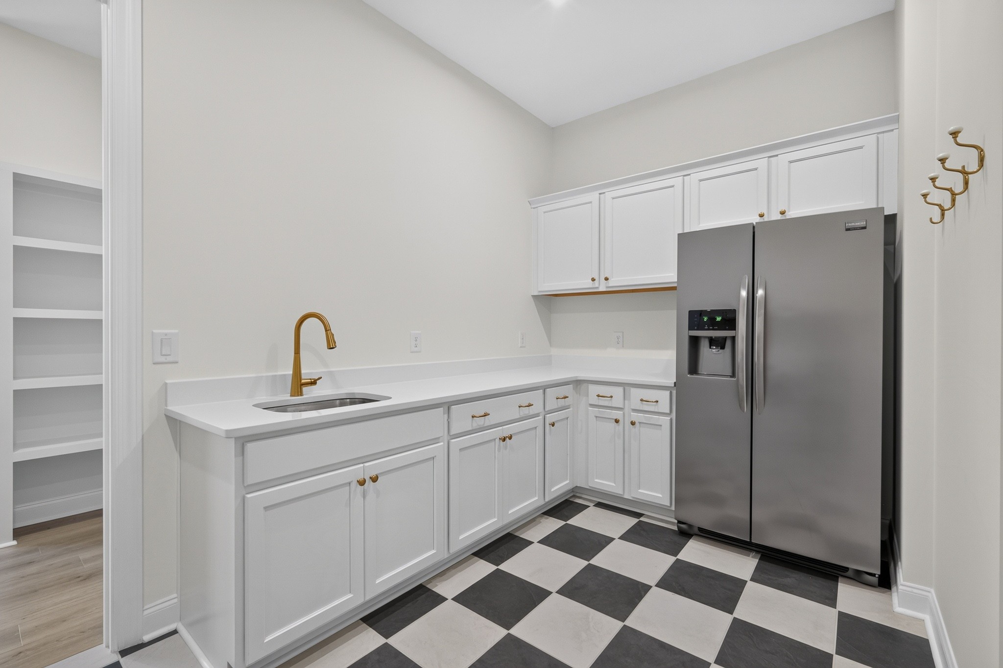 3384 Sarah Bee Ln