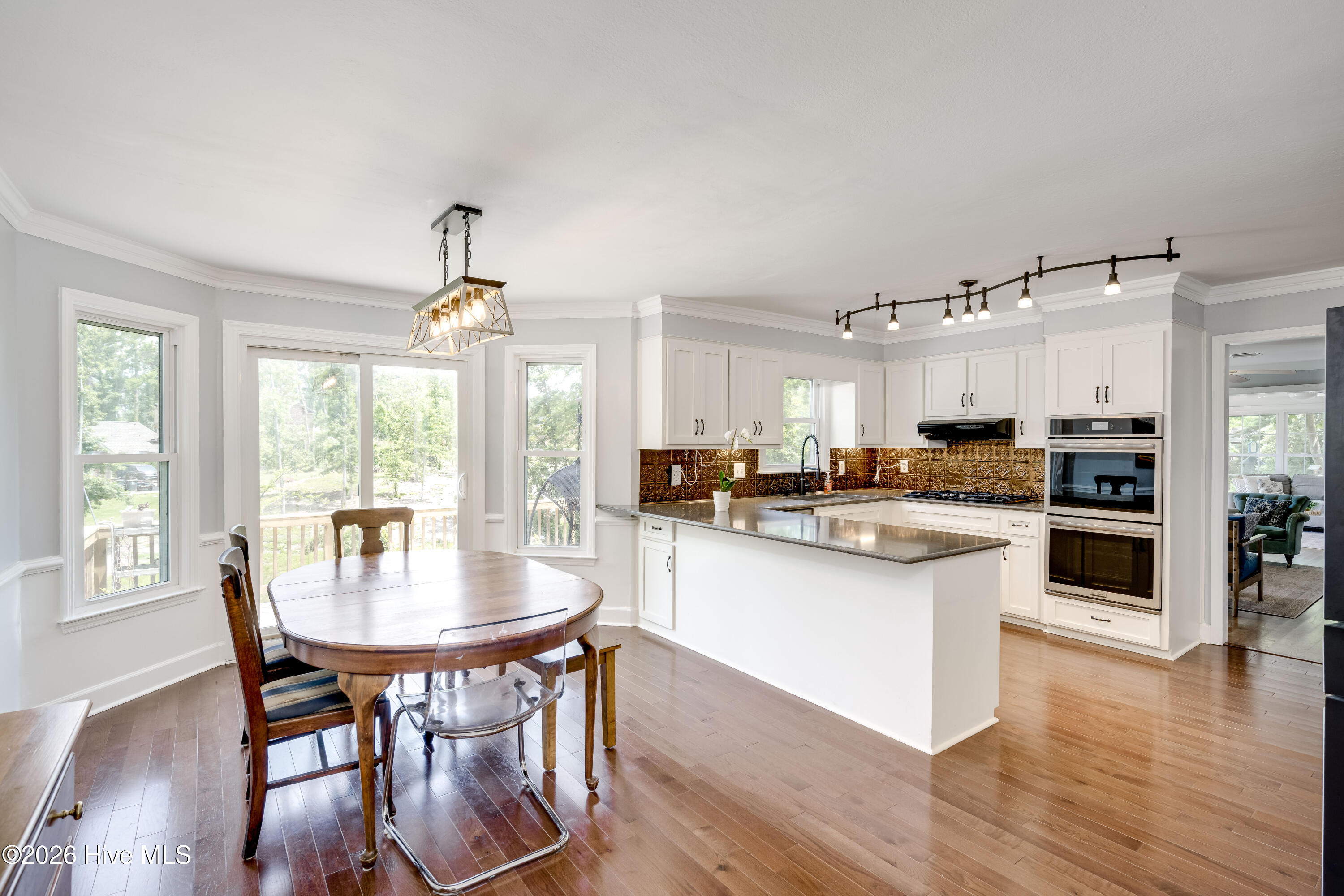 4198 Knollcrest Circle N
