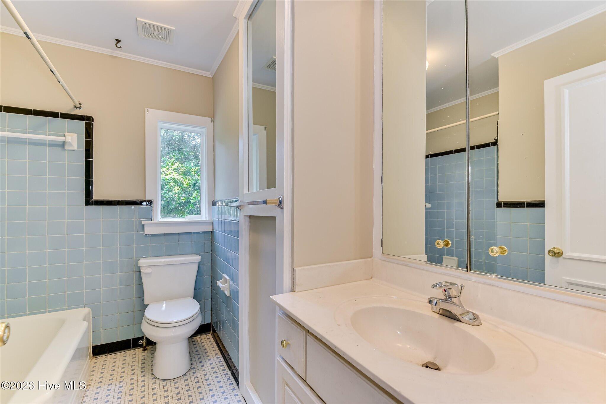 2643 Raymond Avenue