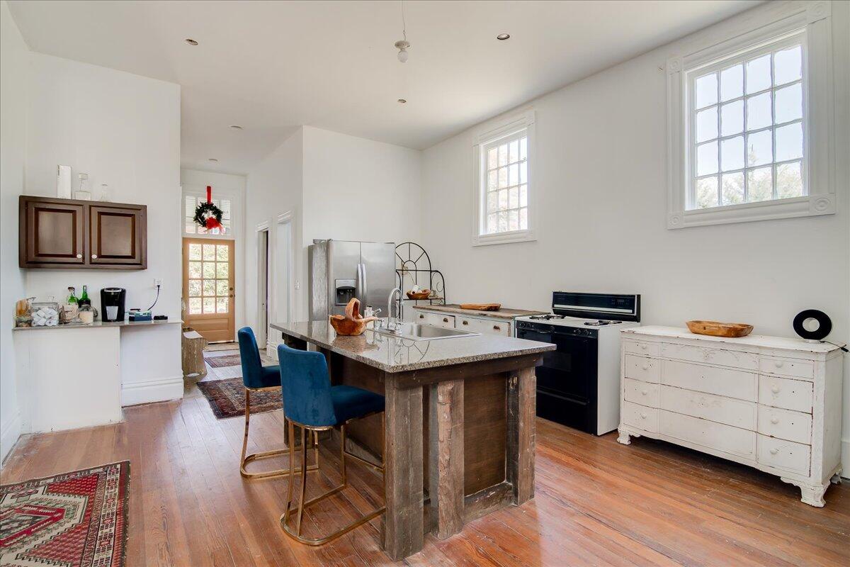 2627 HELEN STREET Street