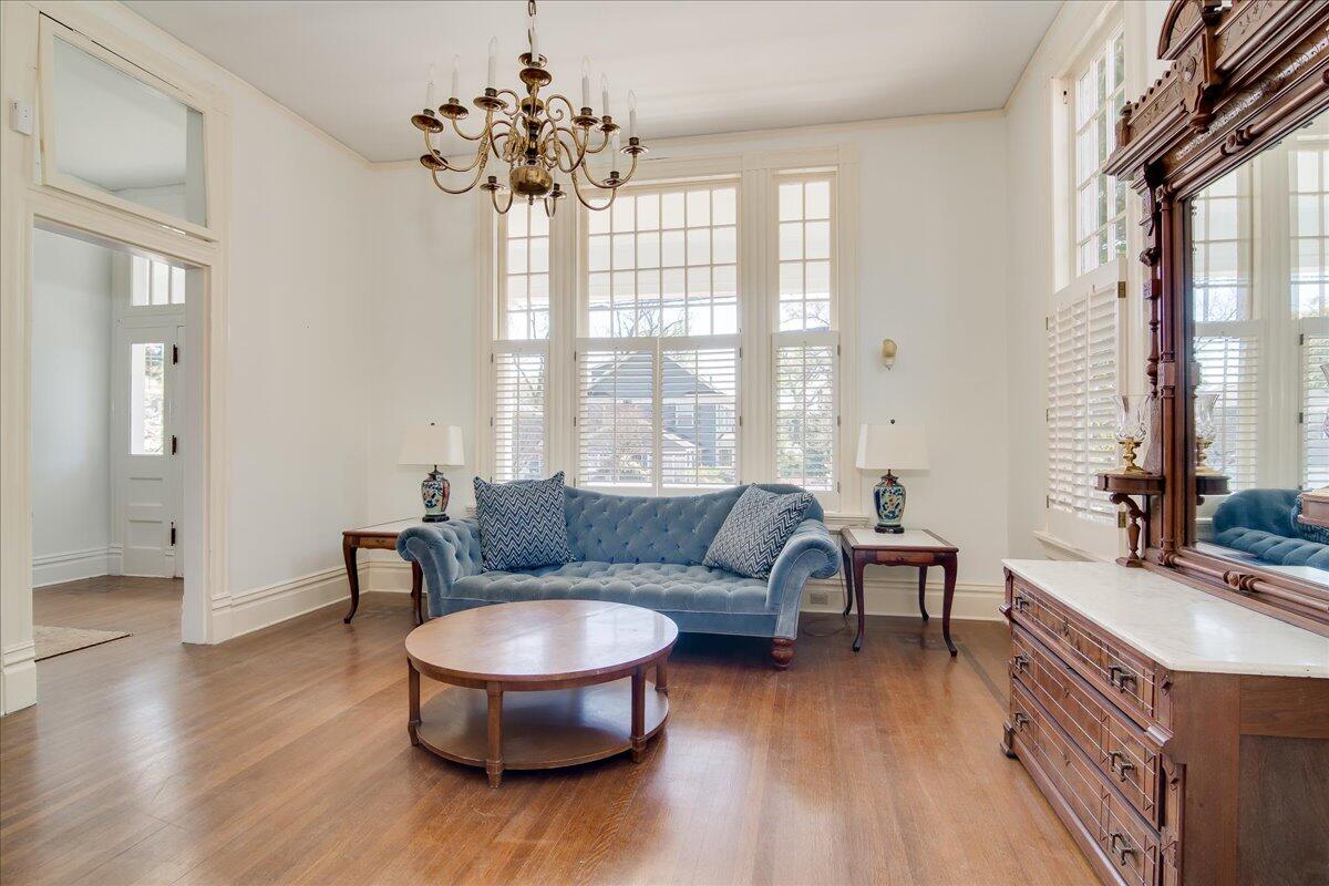 2627 HELEN STREET Street