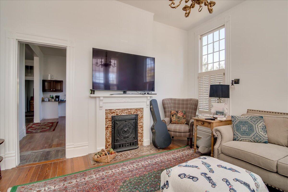 2627 HELEN STREET Street