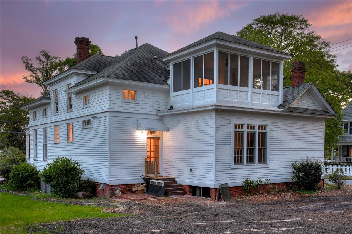 2627 HELEN STREET Street