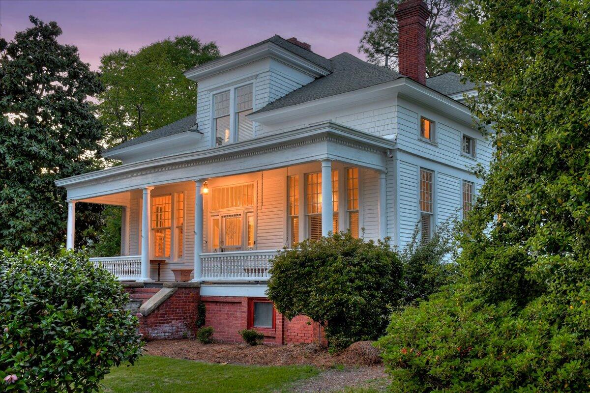 2627 HELEN STREET Street