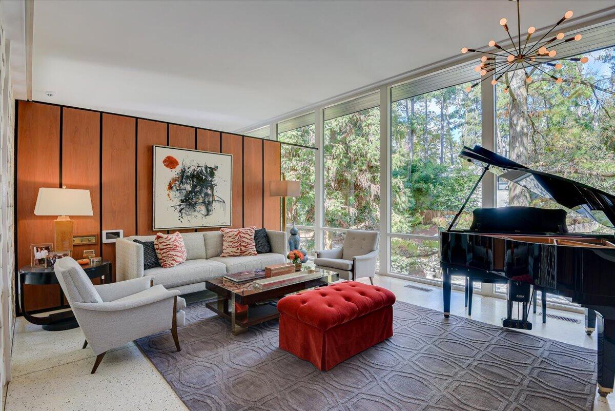 3005 VASSAR Drive